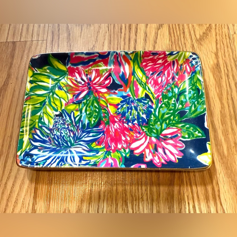 Lilly Pulitzer"Life's A Party" Traveler's Palm porcelain trinket tray.